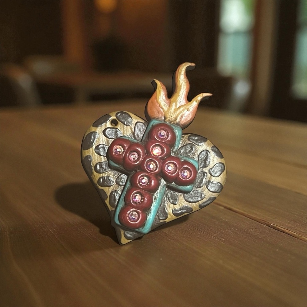 Sookie Sookie pendant Decorative Leopard Heart with Cross and Flame